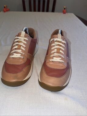 Olukai Kaulele leather sneakers size 10. All leather upper GUC.